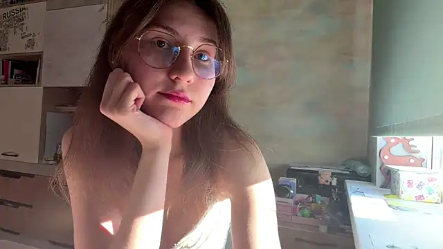 Miaaa Moon online show from April 9, 1:17 pm