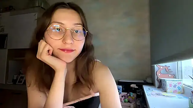 Miaaa Moon online show from April 6, 3:02 pm