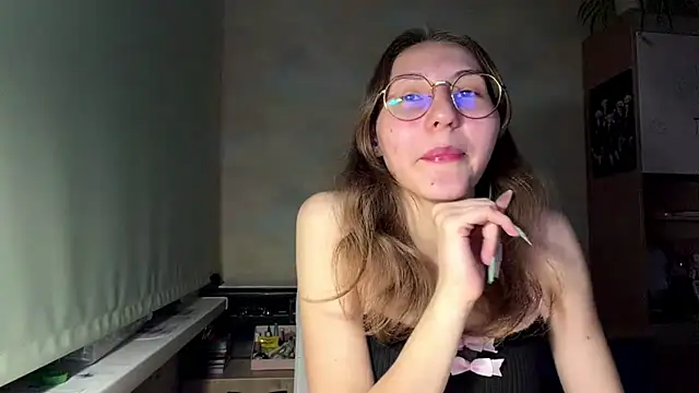 Snapshot of Miaaa_Moon chatting on June 8, 6:19 pm Miaaa Moon online show from June 8, 6:19 pm