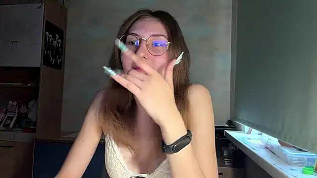 Snapshot of Miaaa_Moon chatting on June 9, 4:30 pm Miaaa Moon online show from June 9, 4:30 pm