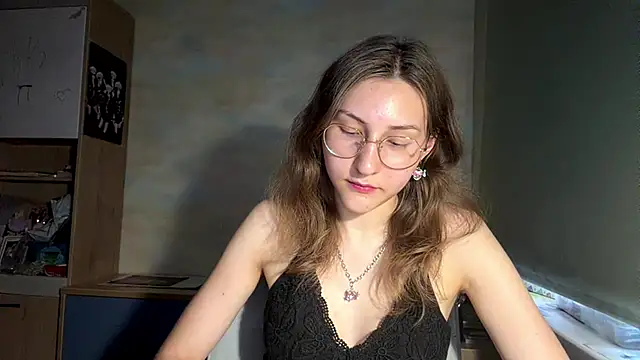 Snapshot of Miaaa_Moon chatting on June 15, 4:50 pm Miaaa Moon online show from June 15, 4:50 pm