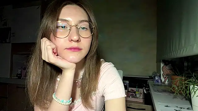 Miaaa Moon online show from April 23, 6:20 pm