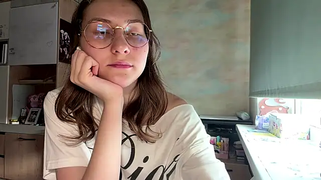 Snapshot of Miaaa_Moon chatting on May 7, 3:15 pm Miaaa Moon online show from May 7, 3:15 pm