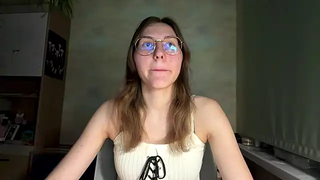 Snapshot of Miaaa_Moon chatting on July 7, 7:06 pm Miaaa Moon online show from July 7, 7:06 pm