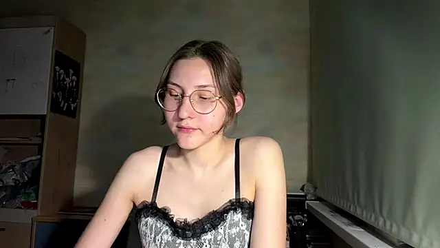 Snapshot of Miaaa_Moon chatting on June 16, 7:36 pm Miaaa Moon online show from June 16, 7:36 pm