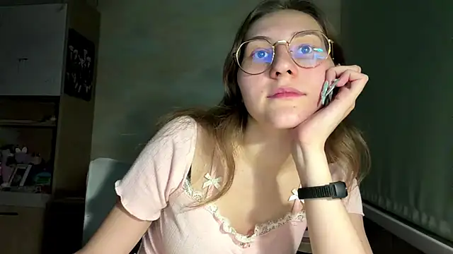 Snapshot of Miaaa_Moon chatting on July 1, 7:47 pm Miaaa Moon online show from July 1, 7:47 pm