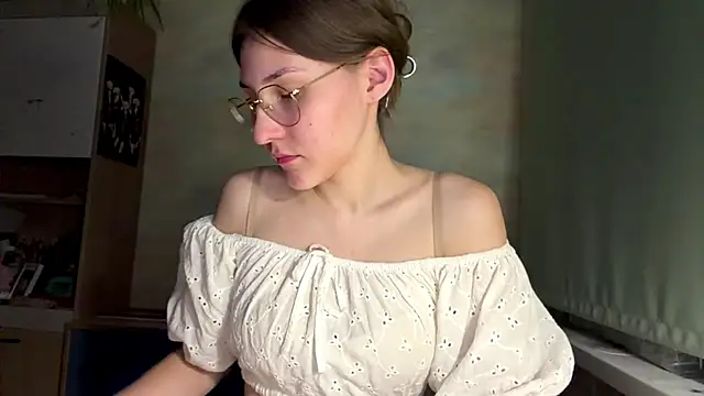 Snapshot of Miaaa_Moon chatting on July 14, 6:58 pm Miaaa Moon online show from July 14, 6:58 pm