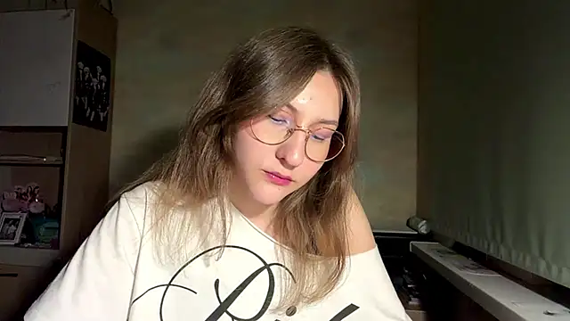 Miaaa Moon online show from May 17, 7:14 pm
