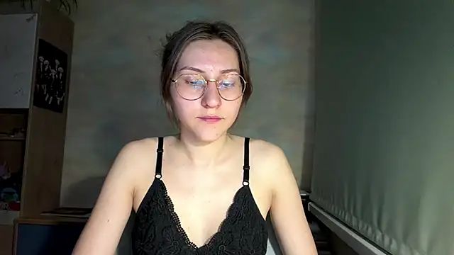 Snapshot of Miaaa_Moon chatting on June 21, 8:36 pm Miaaa Moon online show from June 21, 8:36 pm