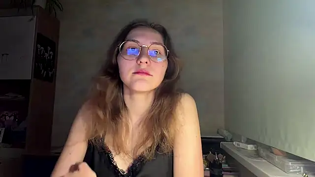 Snapshot of Miaaa_Moon chatting on June 1, 7:13 pm Miaaa Moon online show from June 1, 7:13 pm