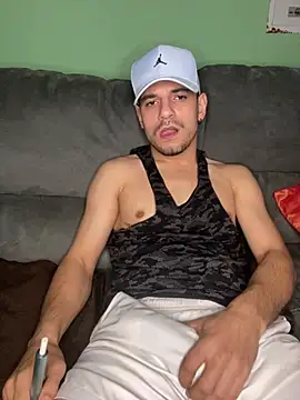 Snapshot of alessand180521 chatting on February 16, 4:38 pm alessand180521 online show from February 16, 4:38 pm