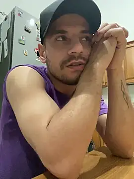 Snapshot of alessand180521 chatting on February 11, 7:58 pm alessand180521 online show from February 11, 7:58 pm