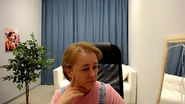 MONA W online show from May 27, 11:06 am