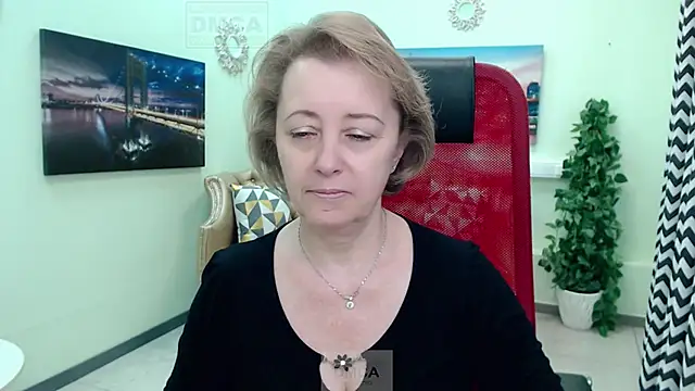 MONA W online show from April 9, 11:05 am