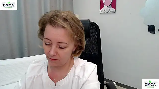 Snapshot of MONA_W chatting on February 21, 11:45 am MONA W online show from February 21, 11:45 am