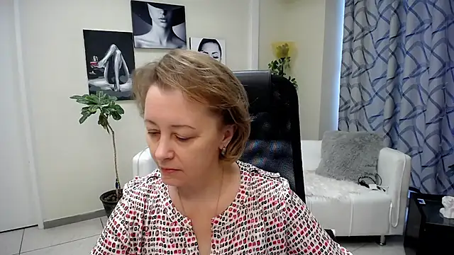 Snapshot of MONA_W chatting on February 8, 6:22 am MONA W online show from February 8, 6:22 am