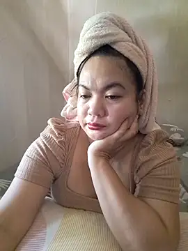 Snapshot of Zyramae_25 chatting on April 29, 7:23 am Zyramae 25 online show from April 29, 7:23 am