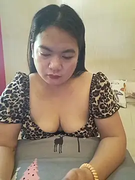 Snapshot of Zyramae_25 chatting on May 14, 5:04 am Zyramae 25 online show from May 14, 5:04 am