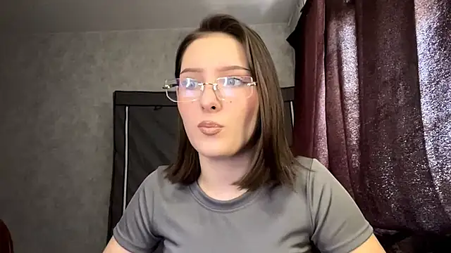 FoxieFlare online show from March 22, 5:10 am