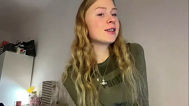 Snapshot of Flexiblegirl chatting on February 22, 5:25 pm Flexiblegirl online show from February 22, 5:25 pm