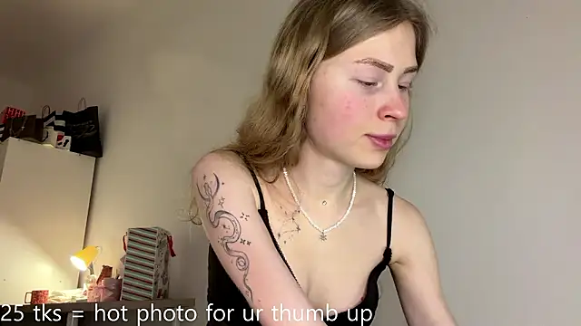 Snapshot of Flexiblegirl chatting on February 5, 4:58 pm Flexiblegirl online show from February 5, 4:58 pm