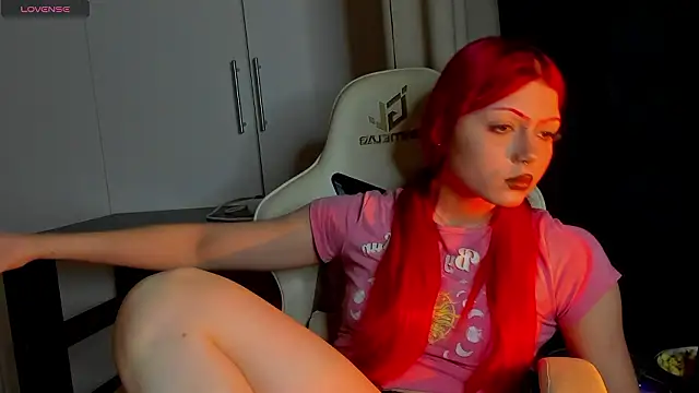 Snapshot of Leah_Castro chatting on February 25, 5:46 pm Leah Castro online show from February 25, 5:46 pm