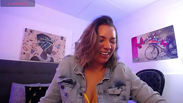 Snapshot of milfsecret69 chatting on June 18, 10:53 am milfsecret69 online show from June 18, 10:53 am