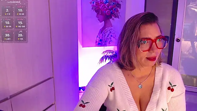 milfsecret69 online show from March 29, 11:34 am