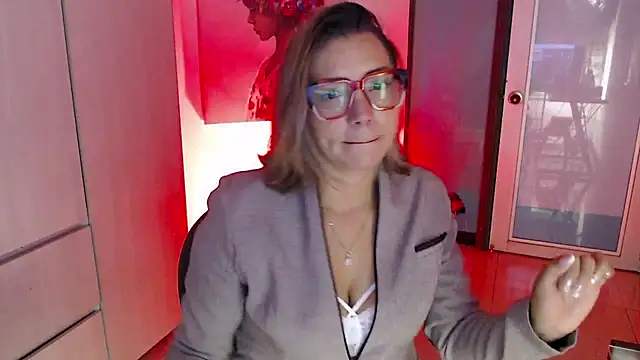 milfsecret69 online show from April 16, 11:44 am