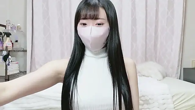 Snapshot of MOE_o0 chatting on February 6, 9:05 am MOE o0 online show from February 6, 9:05 am