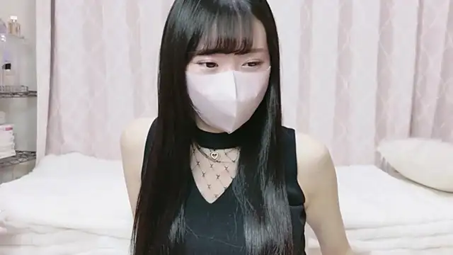 Snapshot of MOE_o0 chatting on February 9, 12:08 am MOE o0 online show from February 9, 12:08 am