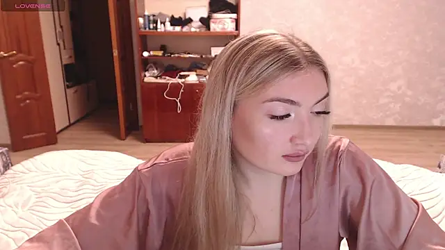 Snapshot of MiraRoy chatting on February 8, 3:10 pm MiraRoy online show from February 8, 3:10 pm