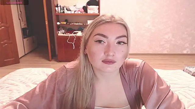 Snapshot of MiraRoy chatting on February 10, 3:33 pm MiraRoy online show from February 10, 3:33 pm