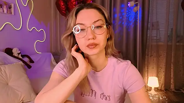 lusciousslily online show from February 26, 1:38 am