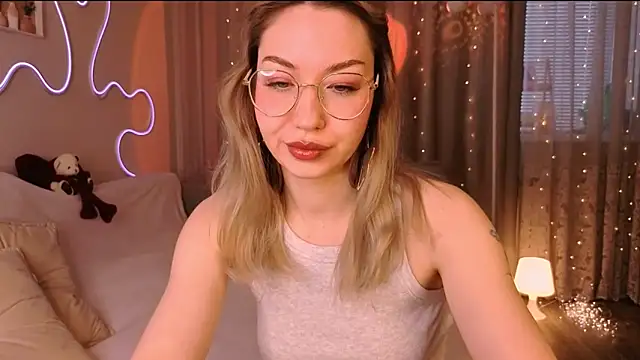 lusciousslily online show from March 10, 1:53 am