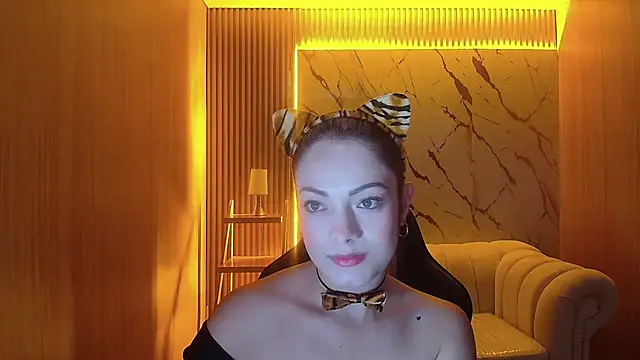 Snapshot of sofia_nova_tf chatting on February 5, 1:29 pm sofia nova tf online show from February 5, 1:29 pm