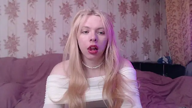 Snapshot of Cutie_Bambi chatting on February 9, 11:08 am Cutie Bambi online show from February 9, 11:08 am