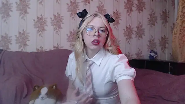 Snapshot of Cutie_Bambi chatting on February 5, 11:06 am Cutie Bambi online show from February 5, 11:06 am