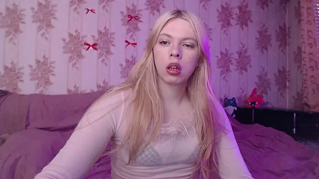 Snapshot of Cutie_Bambi chatting on February 21, 11:01 am Cutie Bambi online show from February 21, 11:01 am