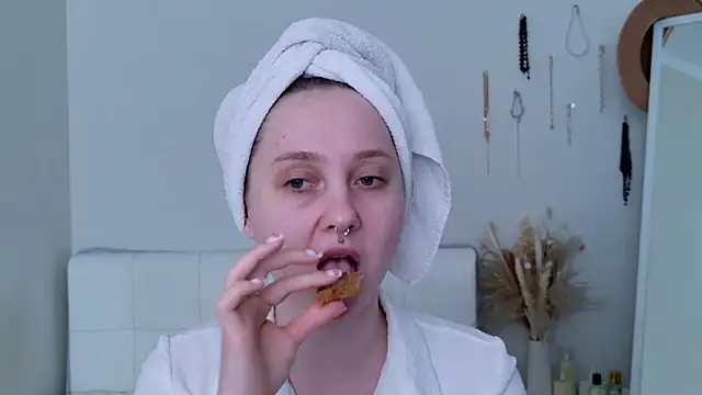 CandiceKingzzz online show from March 18, 12:19 pm