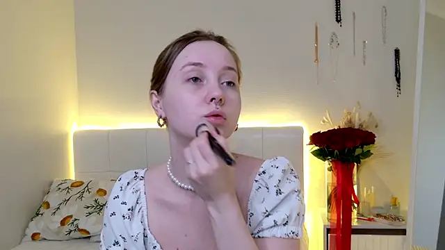 Snapshot of CandiceKingzzz chatting on February 15, 11:31 am CandiceKingzzz online show from February 15, 11:31 am