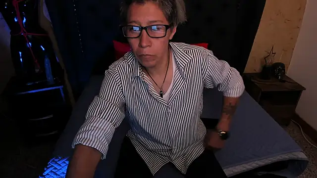 Kali Panther online show from April 2, 8:15 pm