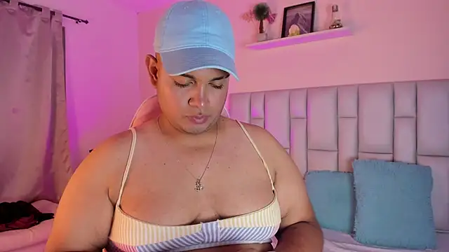 Snapshot of jay_kross1 chatting on February 14, 1:39 am jay kross1 online show from February 14, 1:39 am