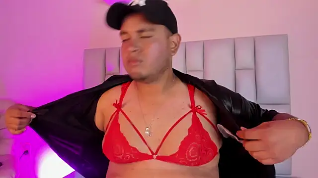 Snapshot of jay_kross1 chatting on February 9, 7:34 pm jay kross1 online show from February 9, 7:34 pm