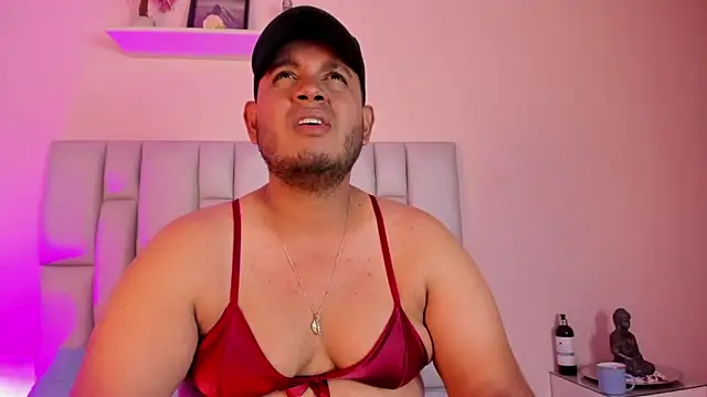 Snapshot of jay_kross1 chatting on February 8, 9:45 pm jay kross1 online show from February 8, 9:45 pm