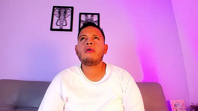 Snapshot of jay_kross1 chatting on February 2, 7:35 pm jay kross1 online show from February 2, 7:35 pm