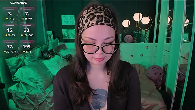 Snapshot of Maykinkya chatting on February 23, 2:28 pm Maykinkya online show from February 23, 2:28 pm