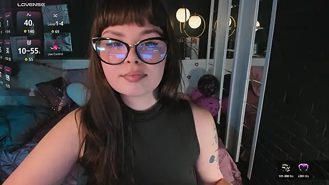 Snapshot of Maykinkya chatting on February 15, 9:03 pm Maykinkya online show from February 15, 9:03 pm