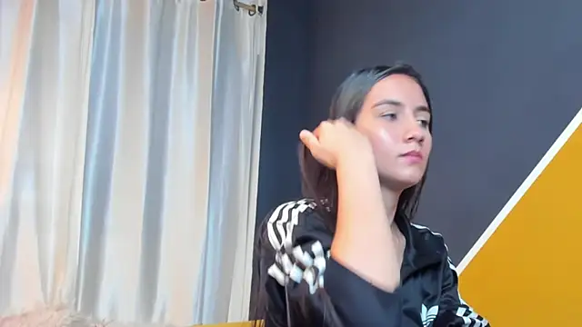 Vaiolletcooper online show from March 31, 3:58 pm