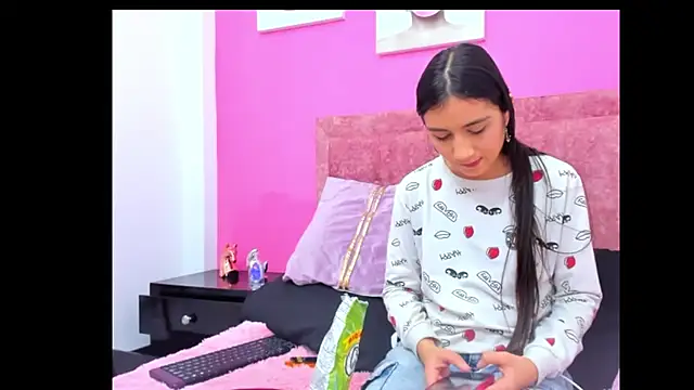 Vaiolletcooper online show from March 13, 2:44 pm